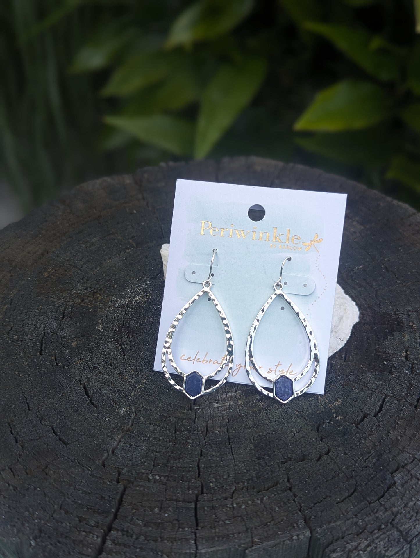SILVER TEXTURED W/BLUE EARRING