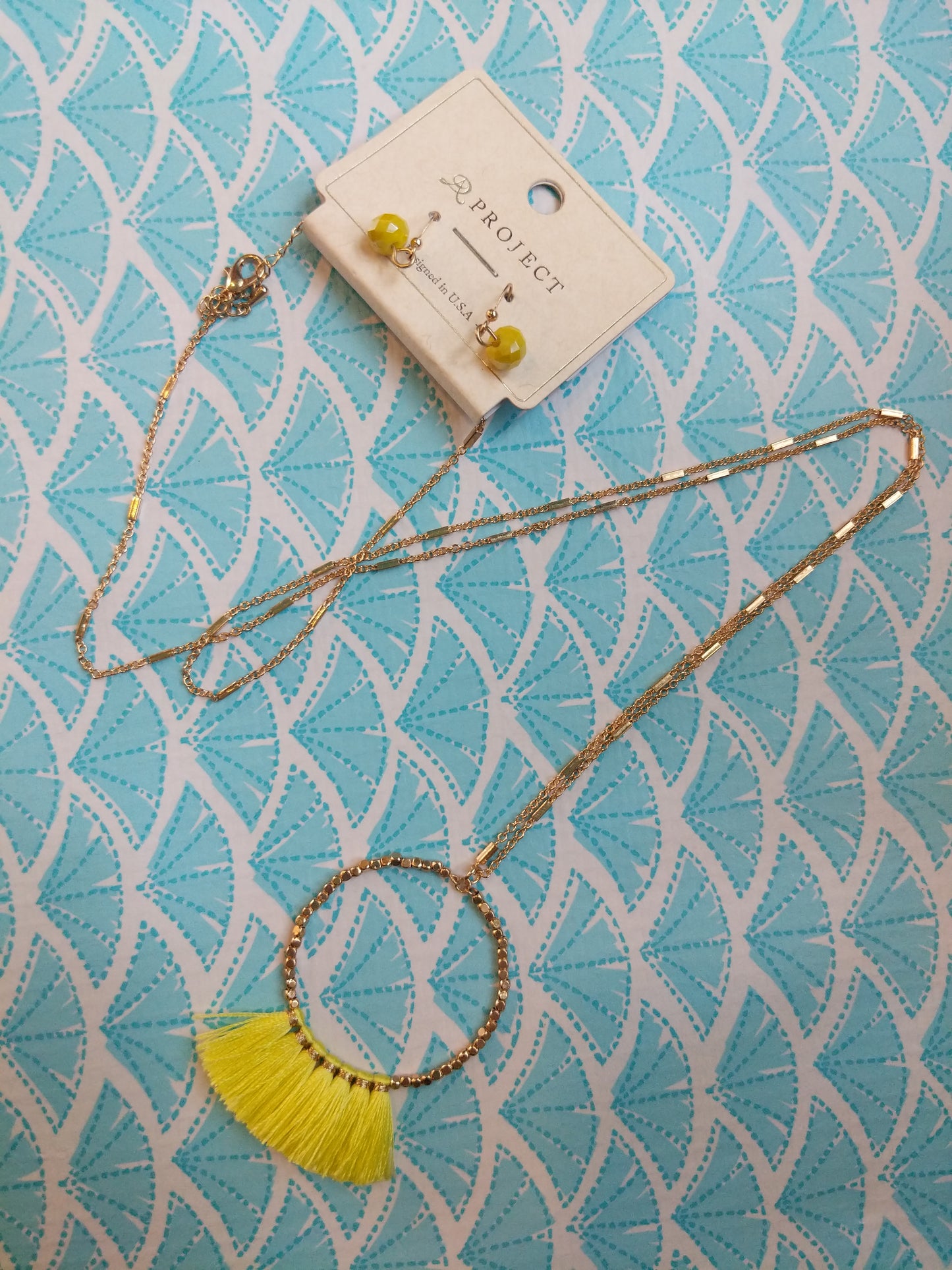 NEON YELLOW FAN BEAD SET