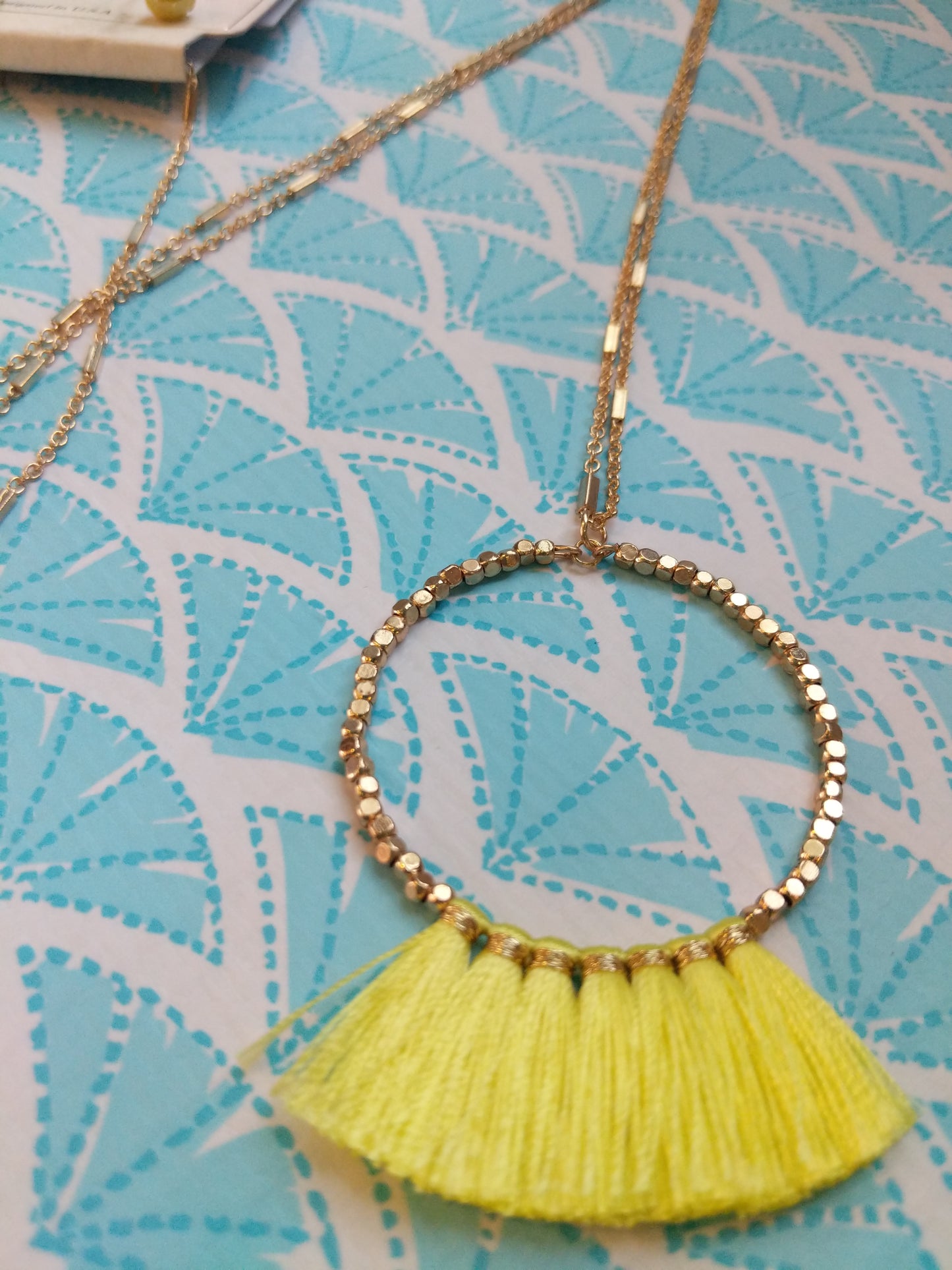 NEON YELLOW FAN BEAD SET