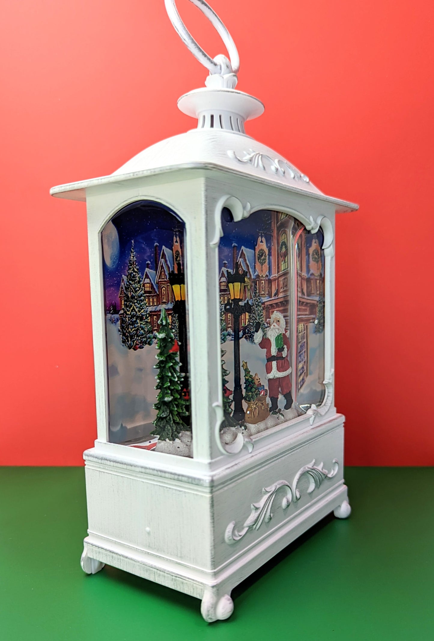 SWIRL SANTA W/ LAMP SNOWGLOBE
