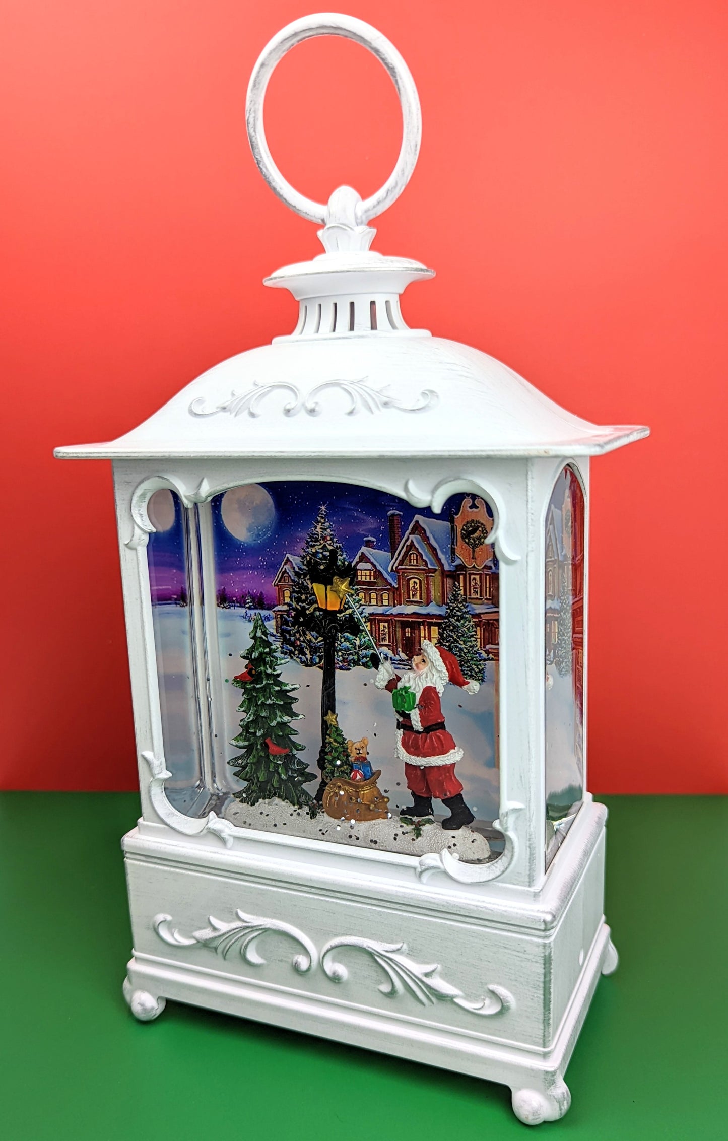 SWIRL SANTA W/ LAMP SNOWGLOBE
