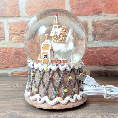 SWIRL GINGERBREAD SNOWGLOBE