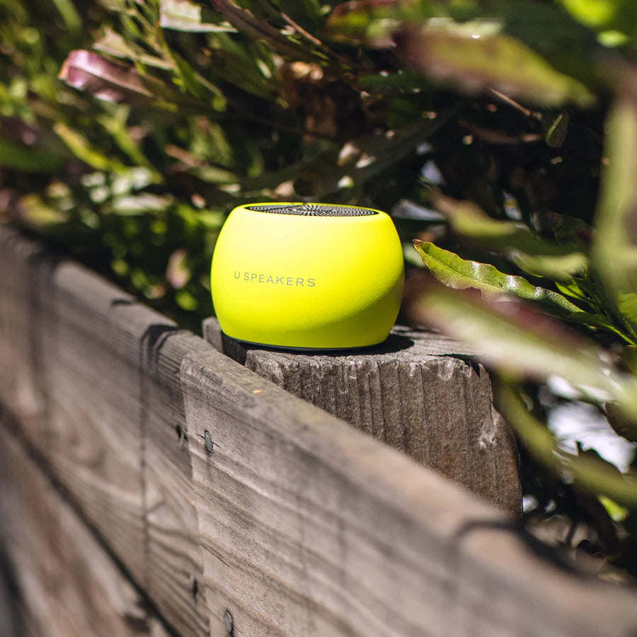 U BOOST SPEAKER GLOW YELLOW FASHIONIT Home USpeakers_glow_lifestyle__0008_Layer1_900x_27d48305-e245-4531-9c9f-633de0584710