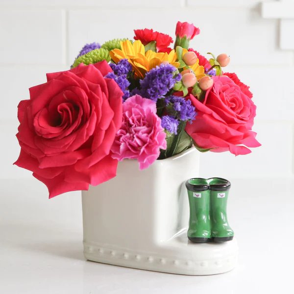 Nora Fleming Cutie Container can be used for pencils, straws, flatware, makeup brushes, etc. Opening is 3″ x 3″ and entire piece is 5.5″ x 3″ x 4″. Dishwasher and microwave safe. Shop at The Painted Cottage in Edgewater, MD