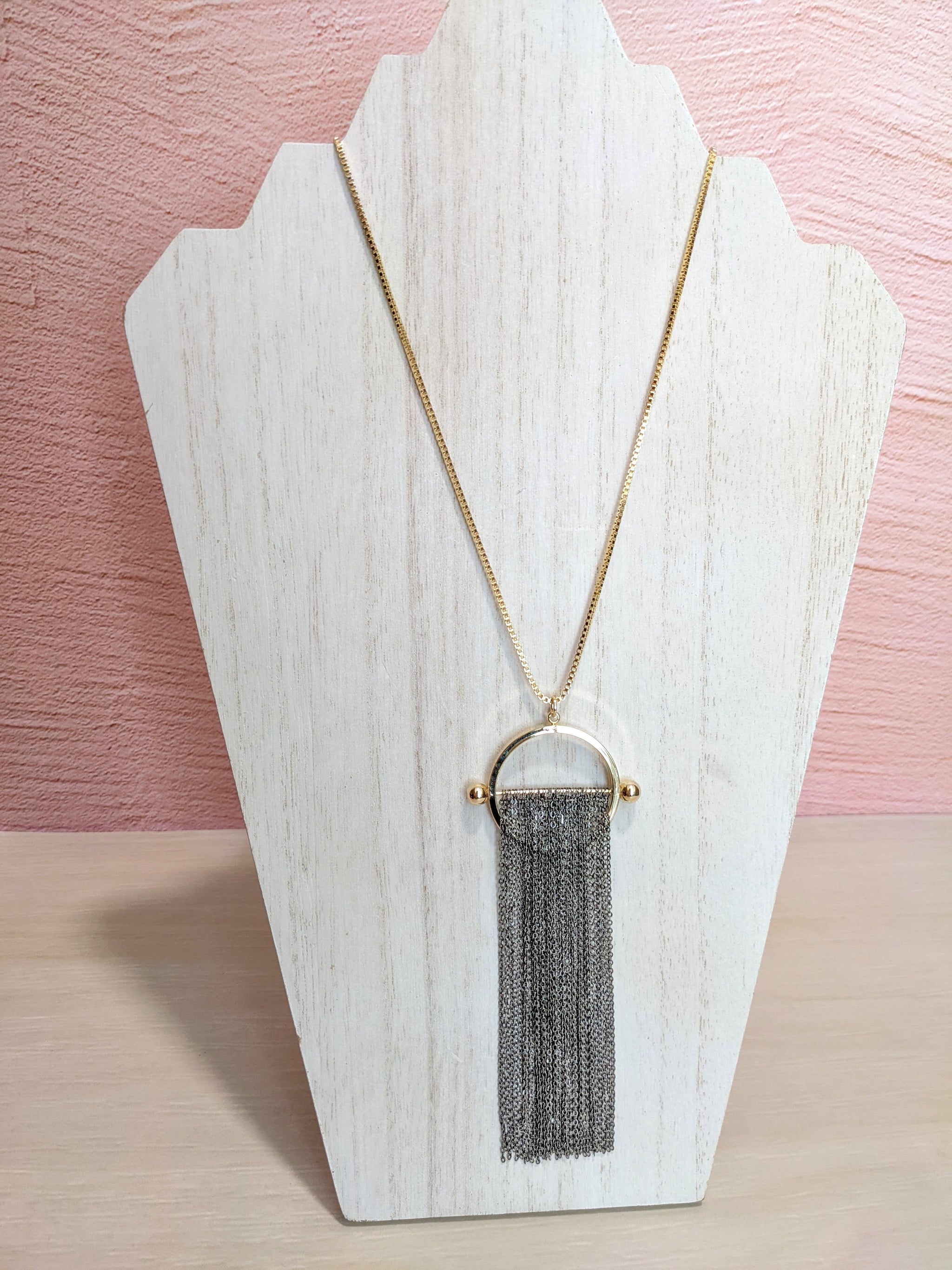 GOLD/HEMA CIRCLE PENDANT WITH TASSELS