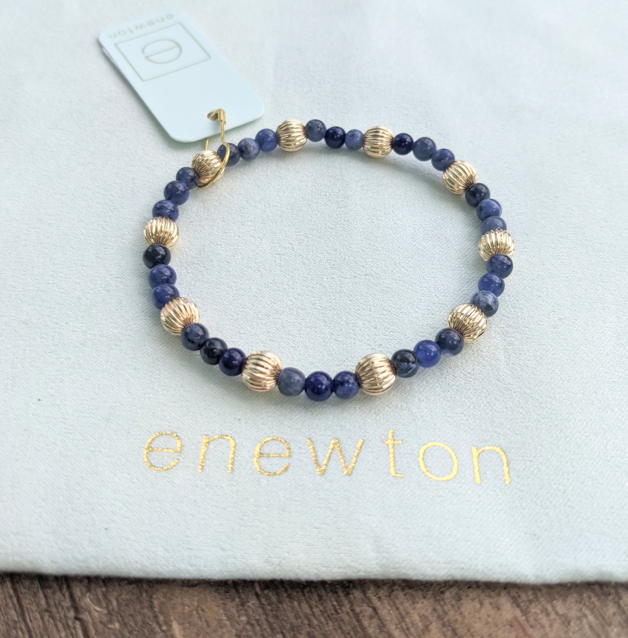 eNewton Sincerity Pattern 4mm Bead Bracelet/Dignity Gold 6mm - Available in Five Gemstones